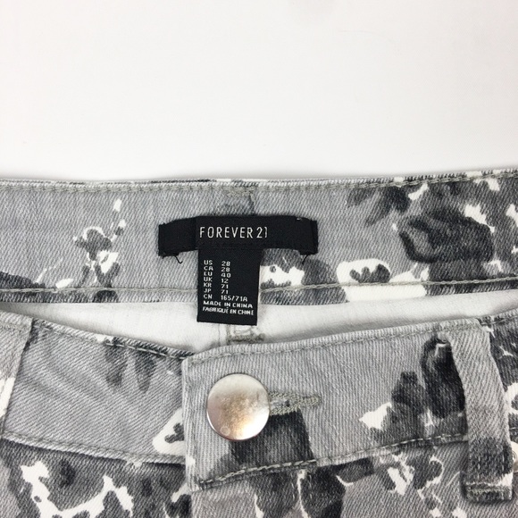 Forever 21 Short - Picture 3 of 3